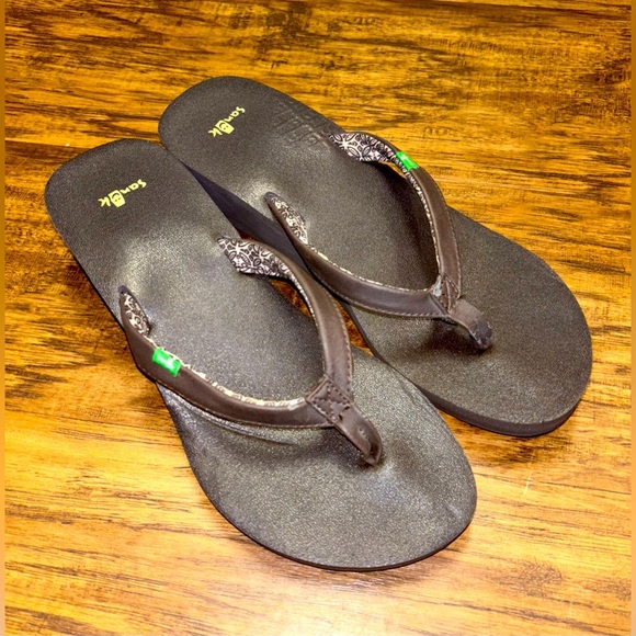 Sanuk Wedge Sandals Size 9 - Picture 1 of 8